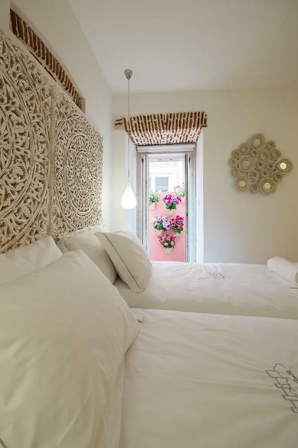 Sunshine House - Exclusive Apartment - Home By The Castle Lissabon 0*,  Portugal